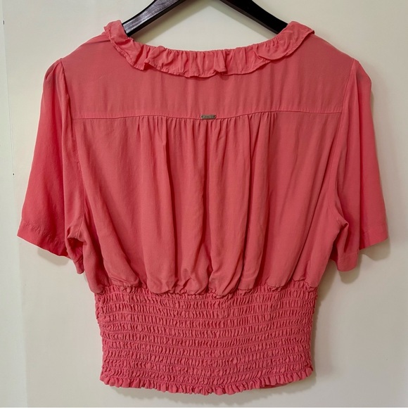 GUESS|Coral Pink Ruffled Short Pleated Sleeve Lightweight Top Button Blouse Sz L - Picture 3 of 5
